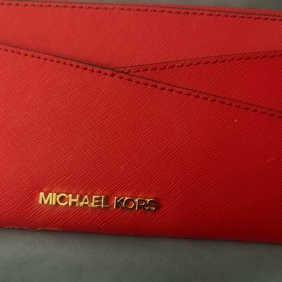 Michael Kors NWOT Jet Set leather wristlet- very bright red! Classic and light - Picture 8 of 9